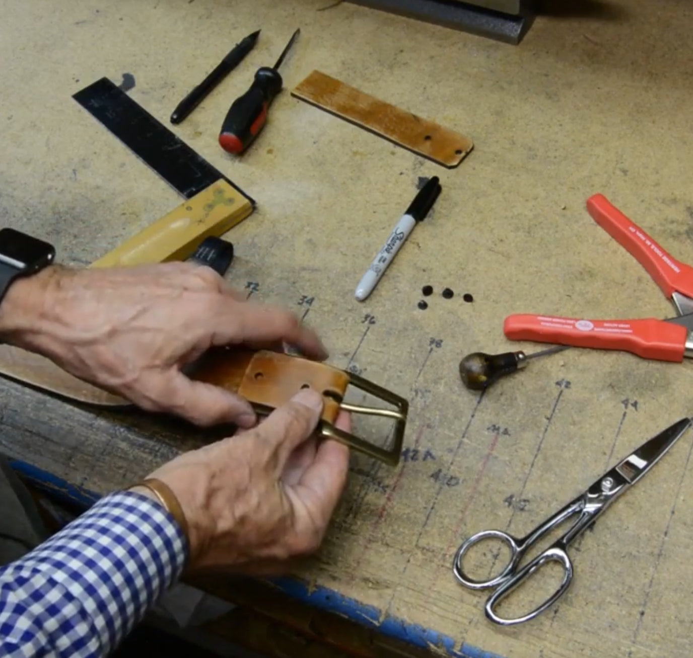 How to Shorten an Adjustable Tab Belt